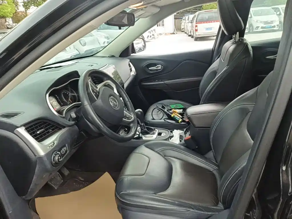 Jeep Cherokee — миниатюра 15
