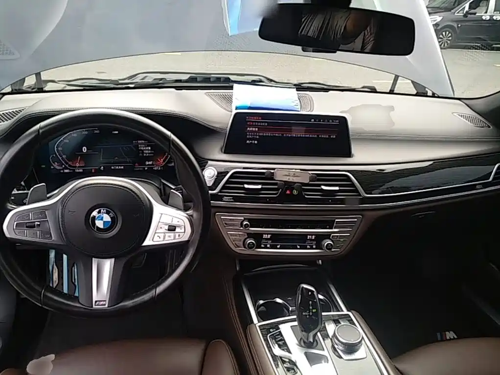 BMW 7 Series — миниатюра 10