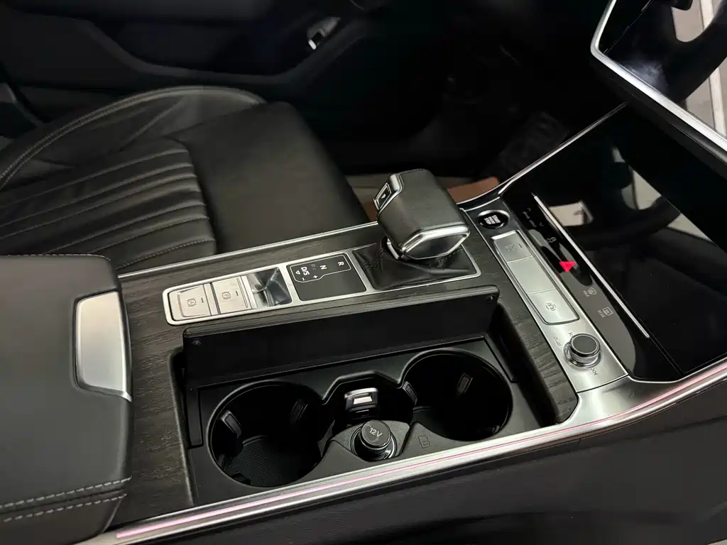 Audi A6L — миниатюра 12