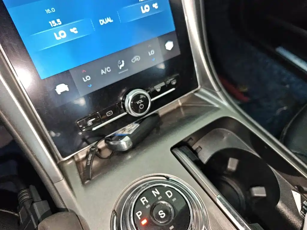 Ford Mondeo — миниатюра 9