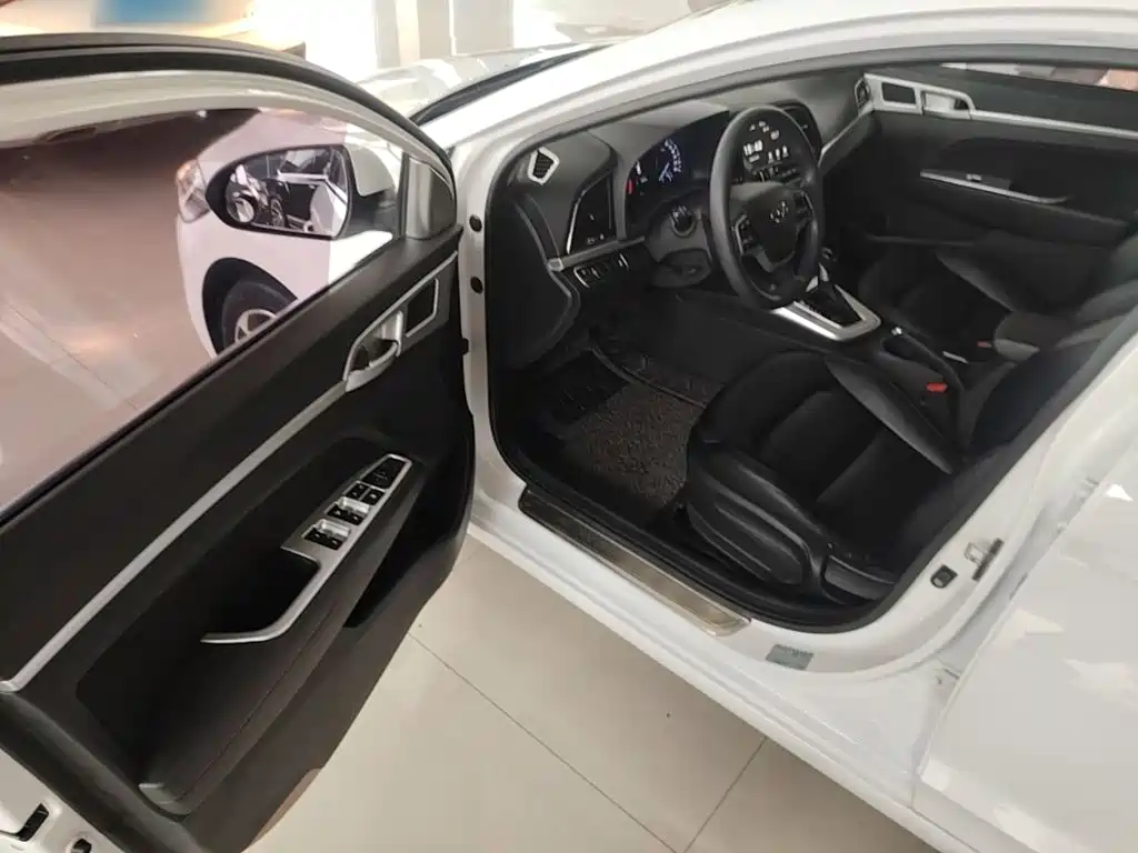 Hyundai Elantra — миниатюра 16