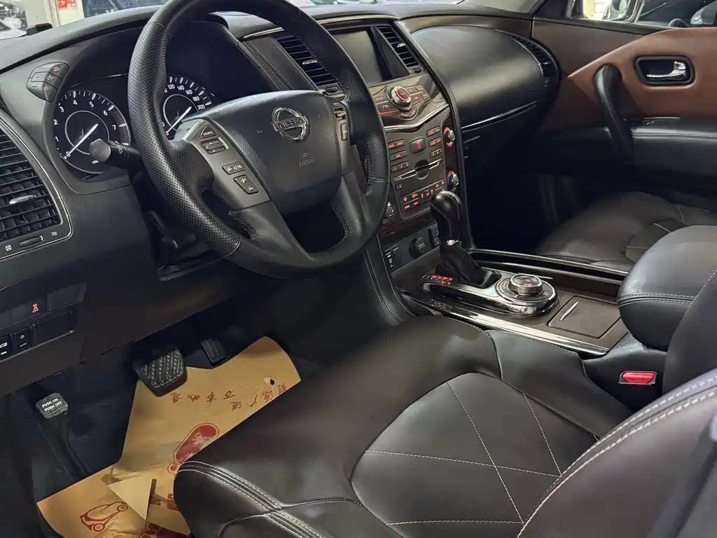 Nissan Patrol — миниатюра 5