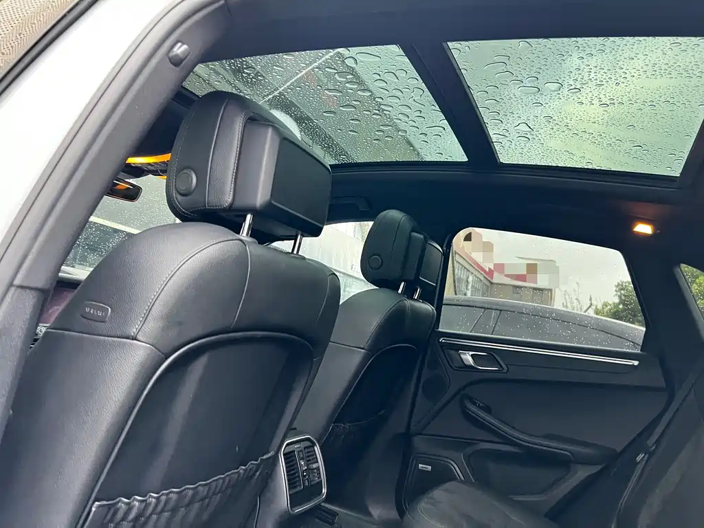 Porsche Macan — миниатюра 18