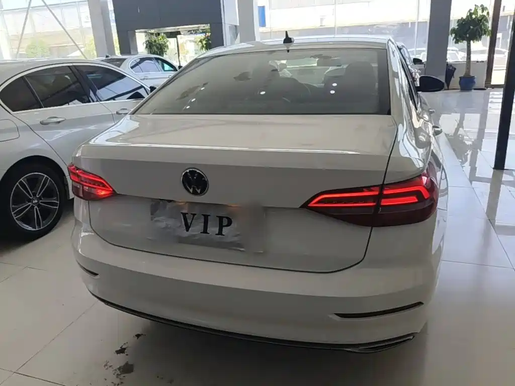 Volkswagen Lavida — миниатюра 6