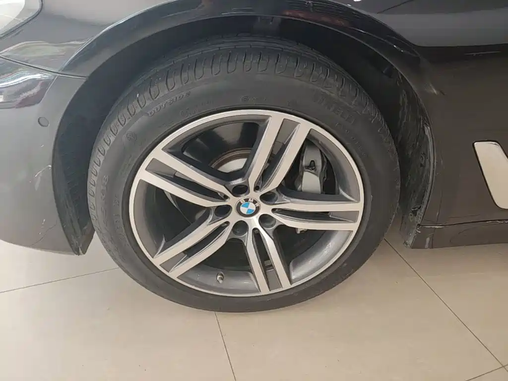 BMW 5 Series — миниатюра 23