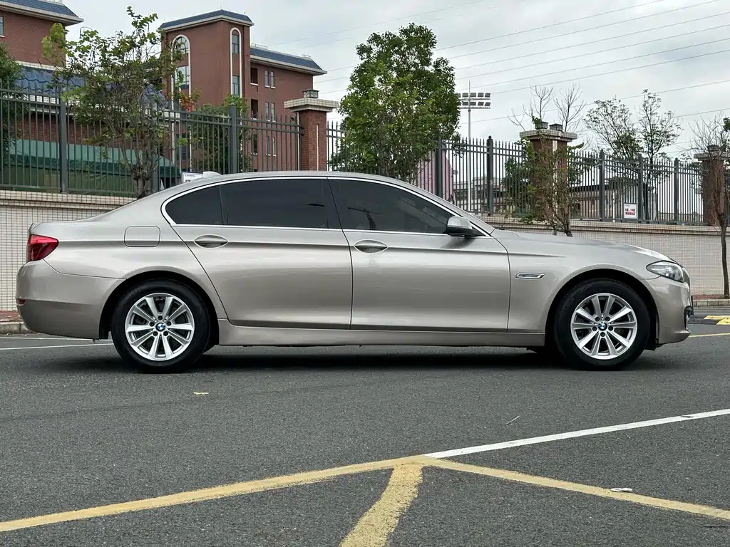 BMW 5 Series — миниатюра 13