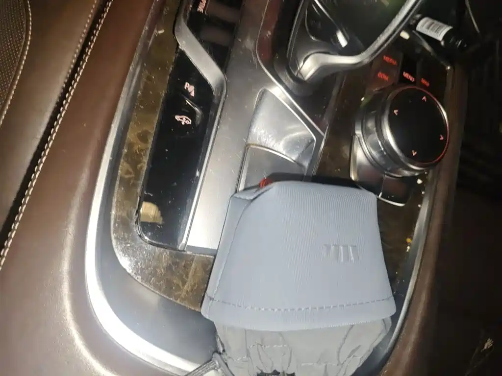 BMW 7 Series — миниатюра 12