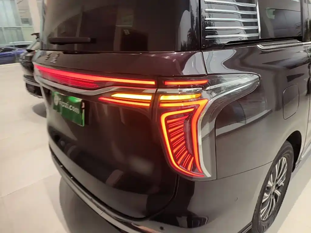 Hongqi Hongqi HQ9 PHEV — миниатюра 8