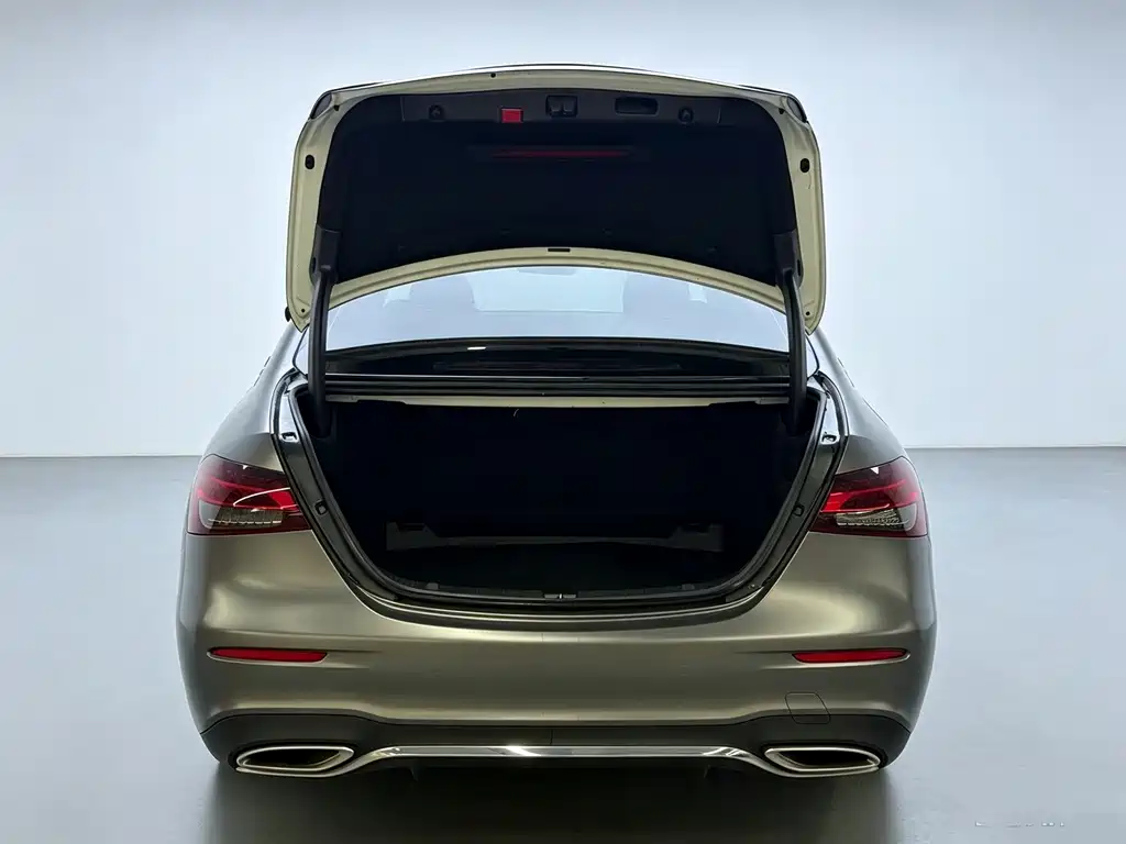 Mercedes-Benz E-Class — миниатюра 8