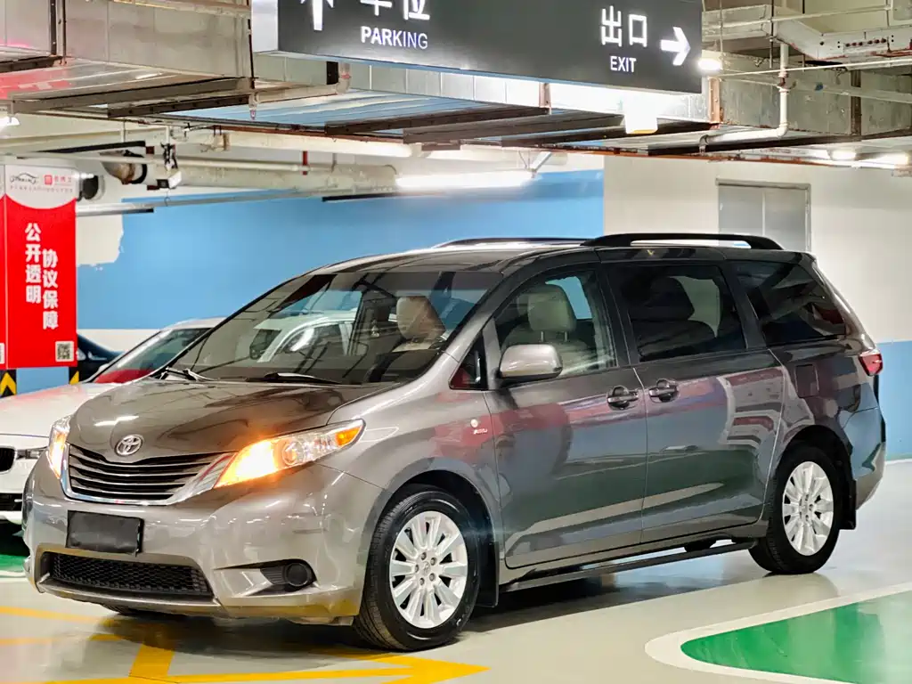 TOYOTA SIENNA
