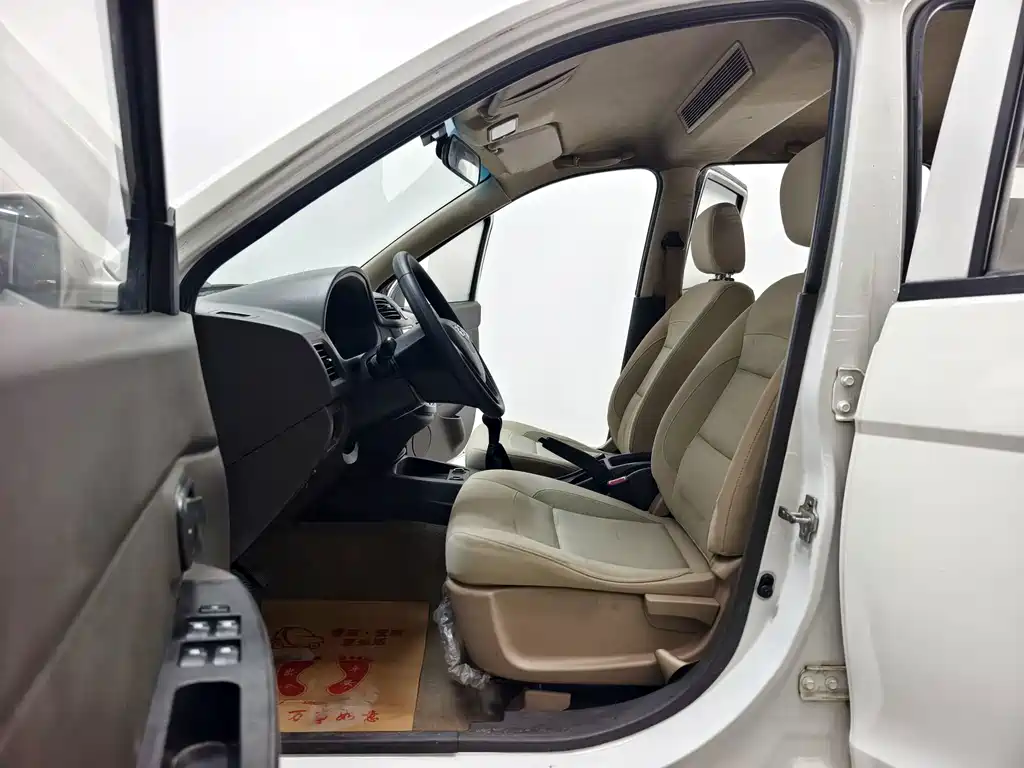 Wuling Hongguang — миниатюра 12