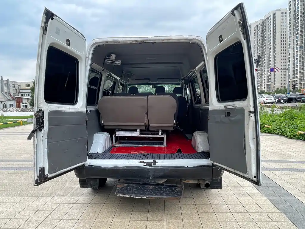 Ford Transit Classic — миниатюра 8