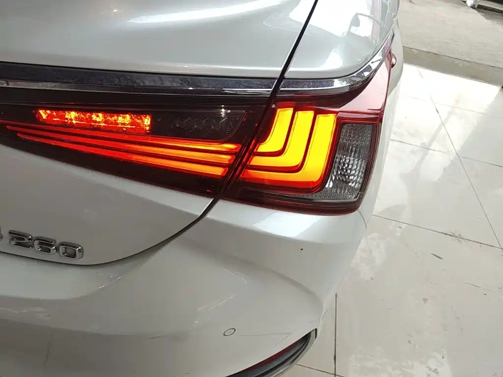 Lexus ES — миниатюра 8