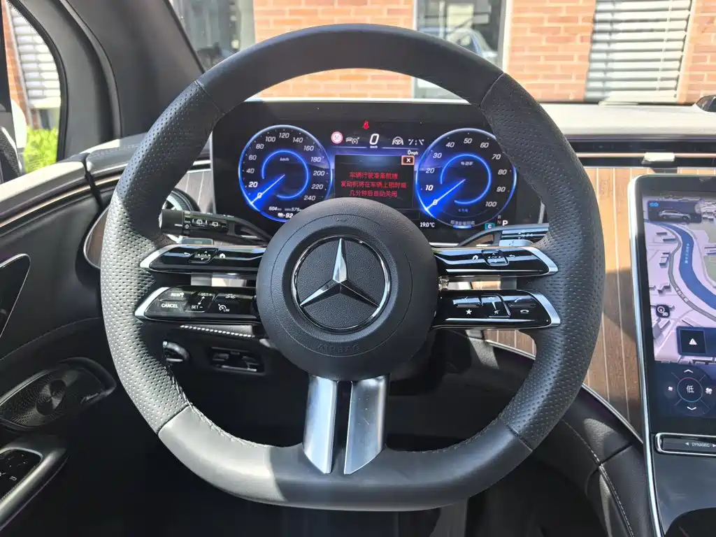 Mercedes-Benz EQE SUV — миниатюра 25