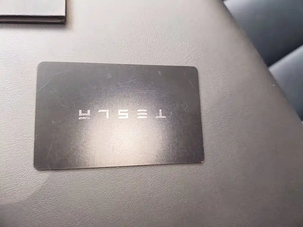 Tesla Model Y — миниатюра 9