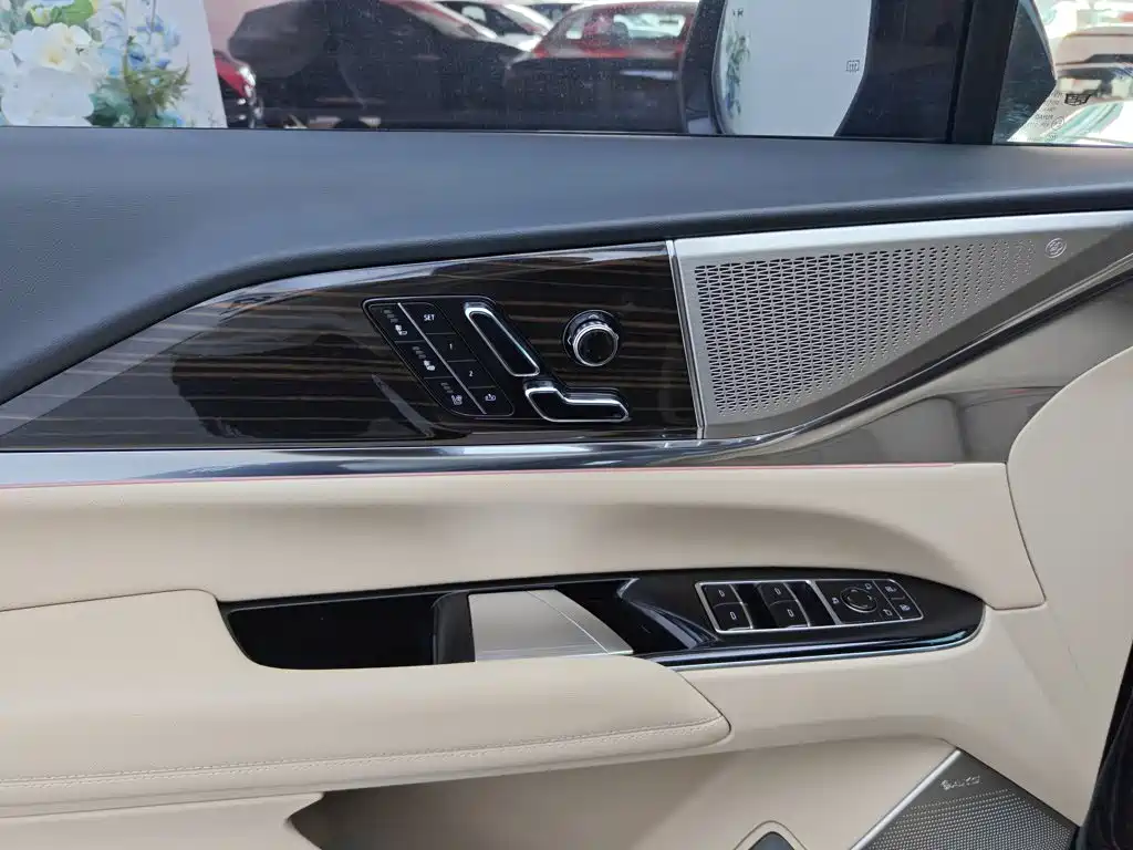 Cadillac XT5 — миниатюра 16