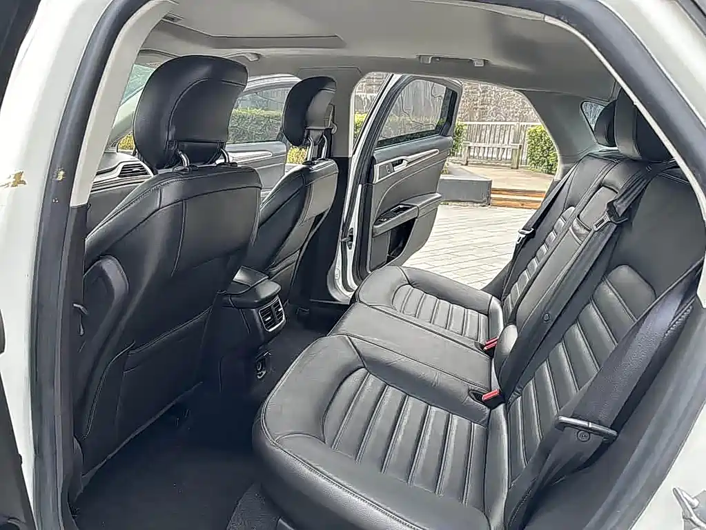 Ford Mondeo — миниатюра 12