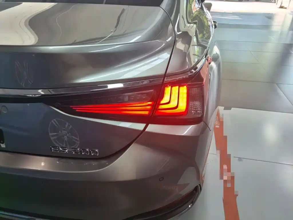 Lexus ES — миниатюра 8