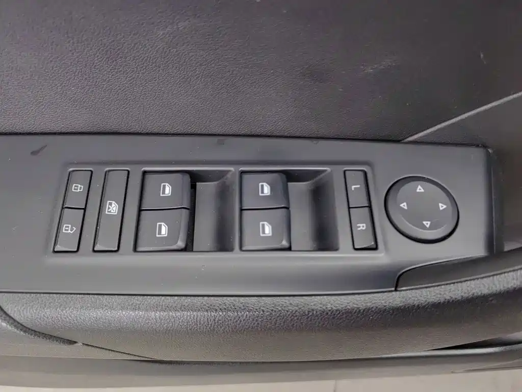 Roewe 360 — миниатюра 9