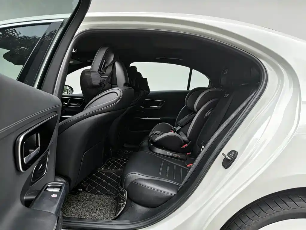 Mercedes-Benz C-Class — миниатюра 16