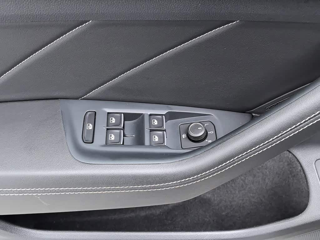 Volkswagen Magotan 1.4 л 2024 г. Чёрный, пробег 28700 км