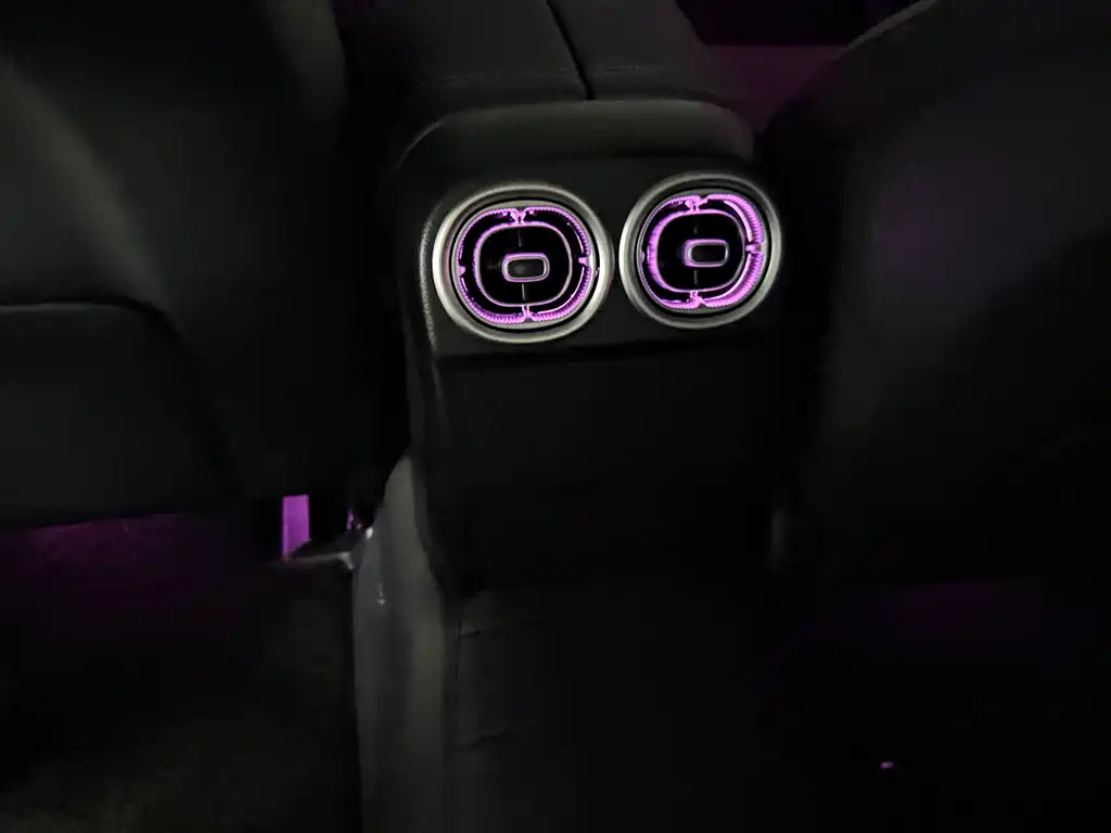 Mercedes-Benz C-Class — миниатюра 12