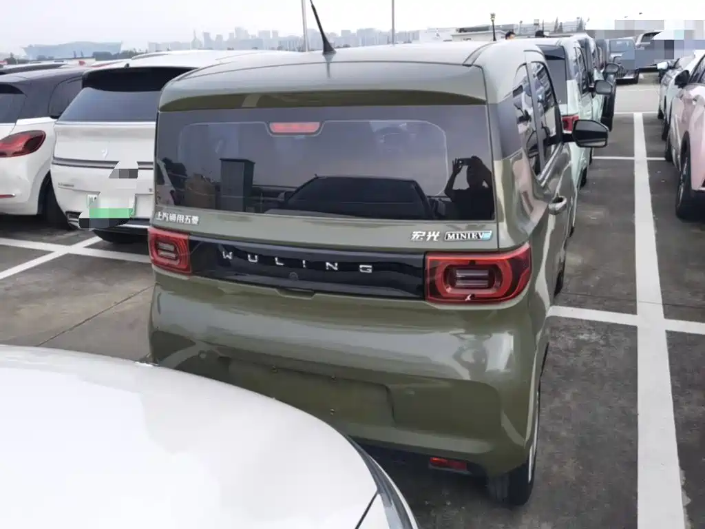 Wuling MINIEV — миниатюра 6