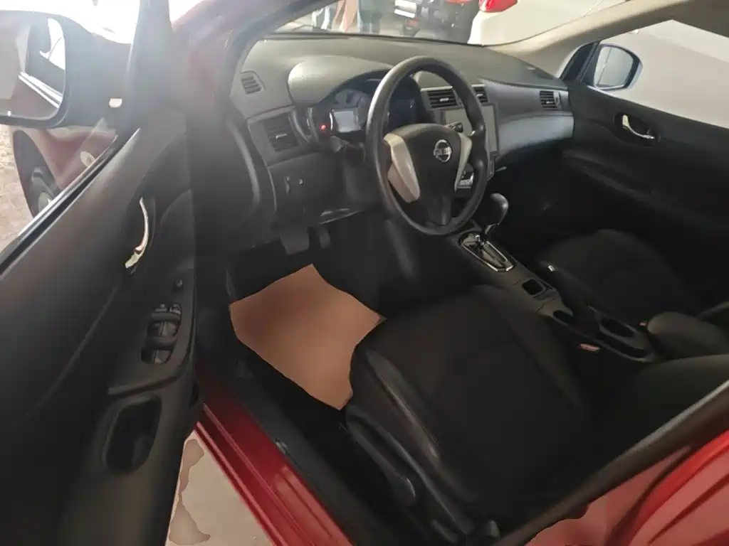 Nissan Tiida — миниатюра 16