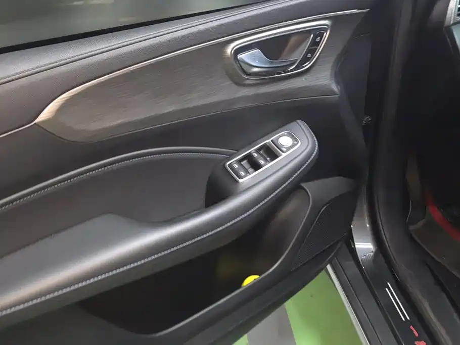 Roewe RX5 — миниатюра 7