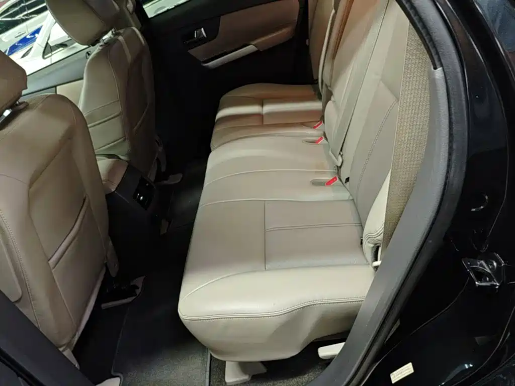 Ford Edge (Import) — миниатюра 17
