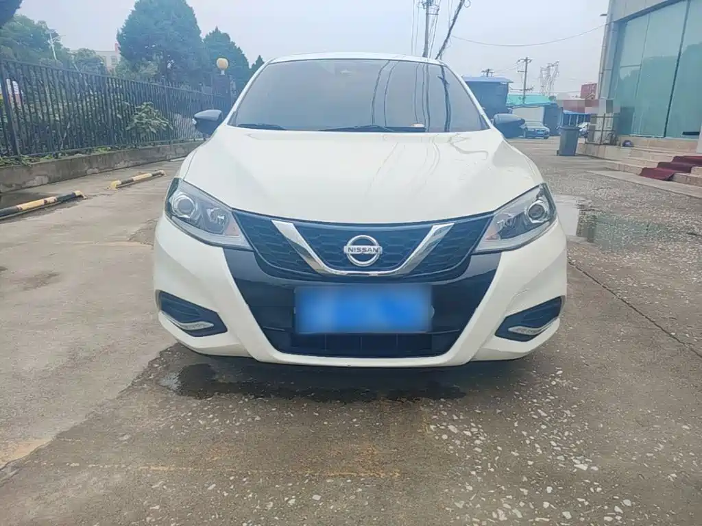 Nissan Tiida — миниатюра 3