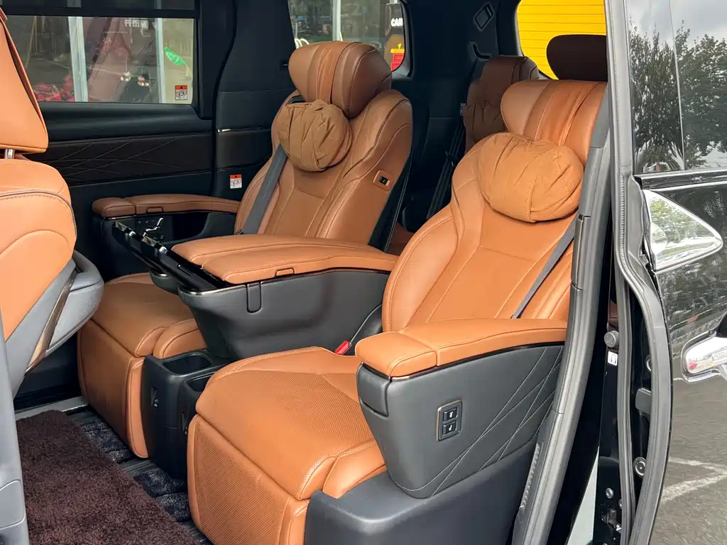 Toyota Alphard — миниатюра 4