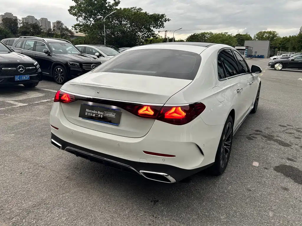 Mercedes-Benz E-Class — миниатюра 13