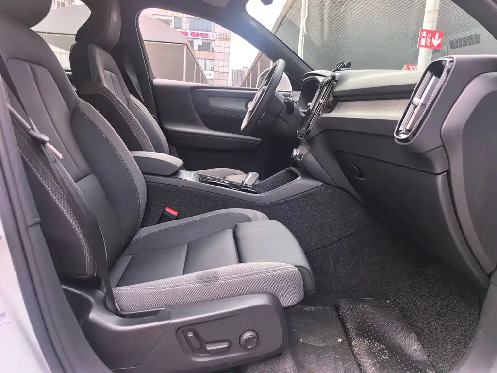 Volvo XC40 — миниатюра 9