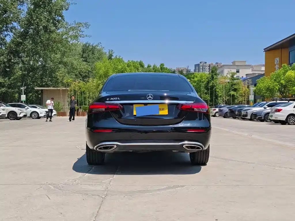 Mercedes-Benz E-Class — миниатюра 5