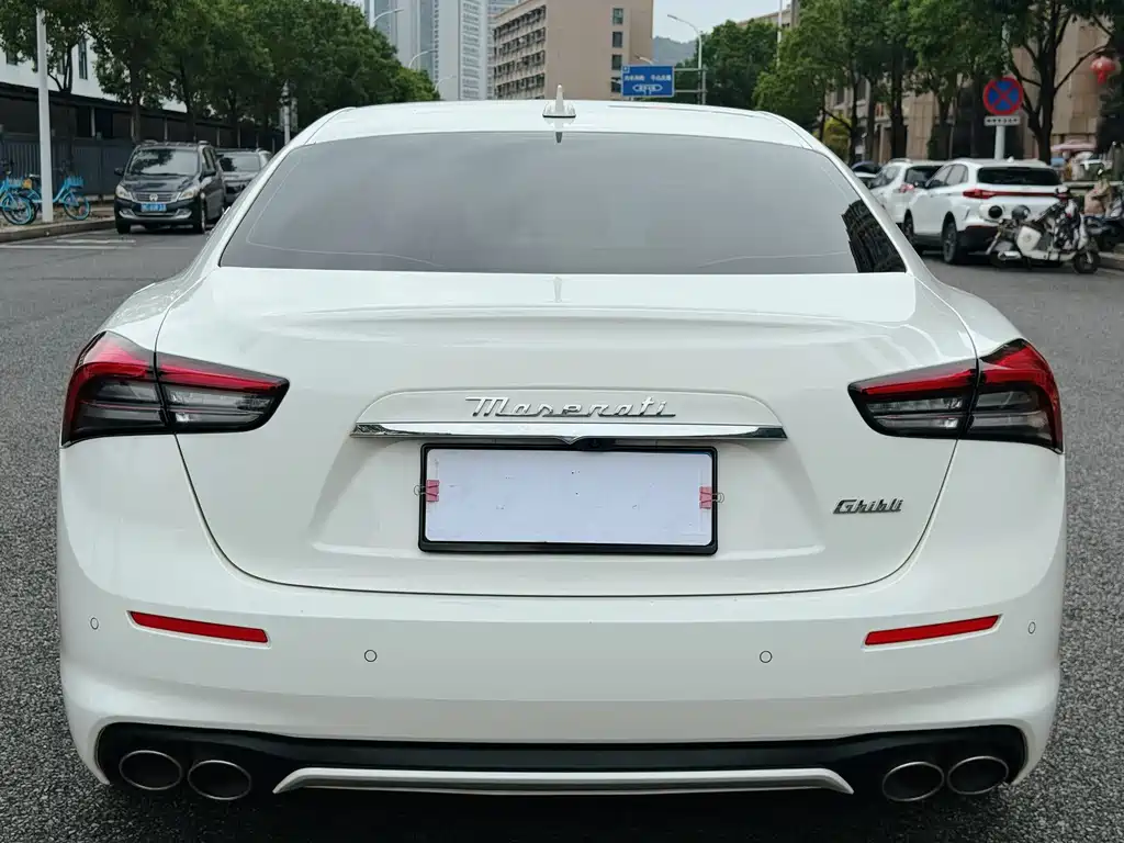 Maserati Ghibli — миниатюра 6