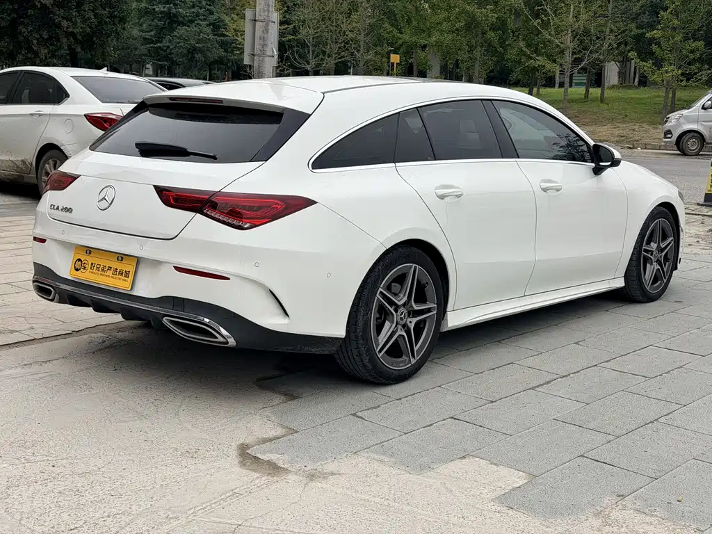 MERCEDES-BENZ CLA