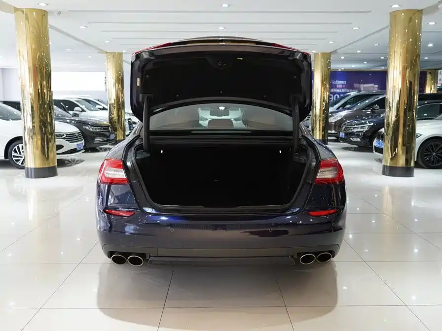 Maserati Quattroporte — миниатюра 7
