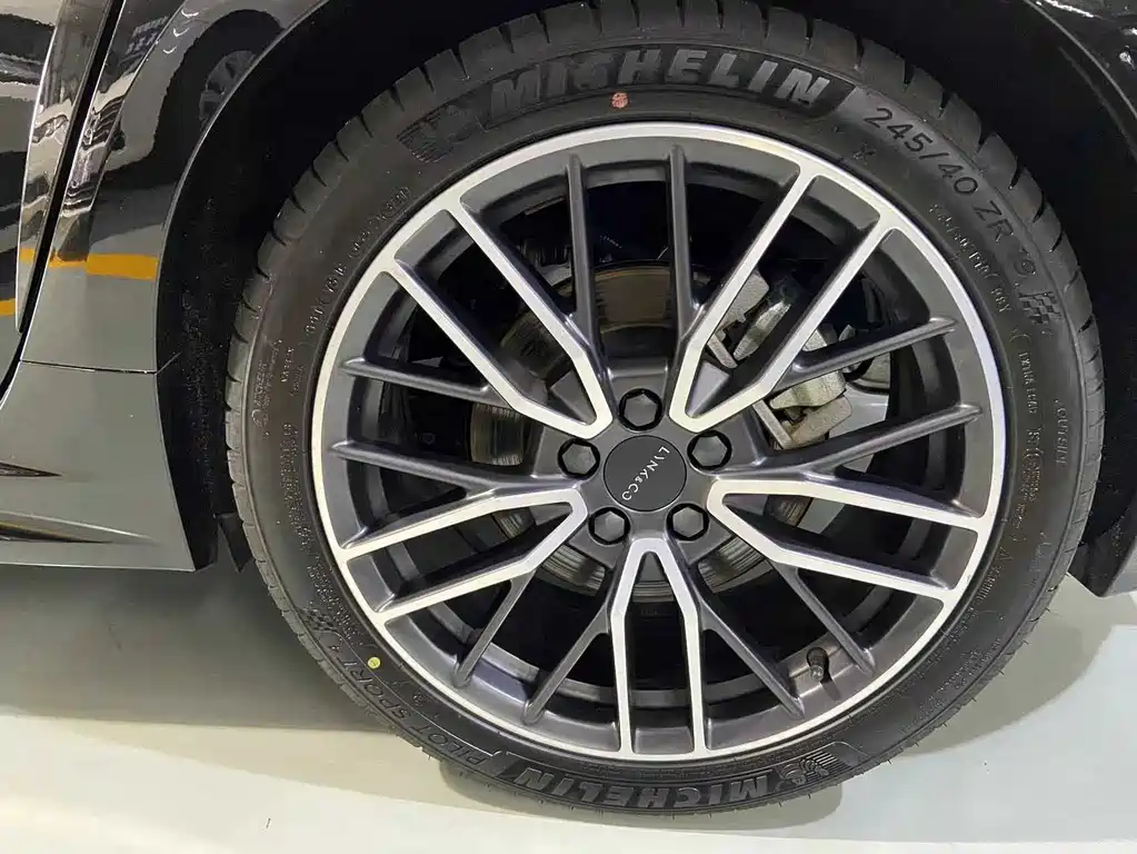 LYNK & CO. 02 HATCHBACK