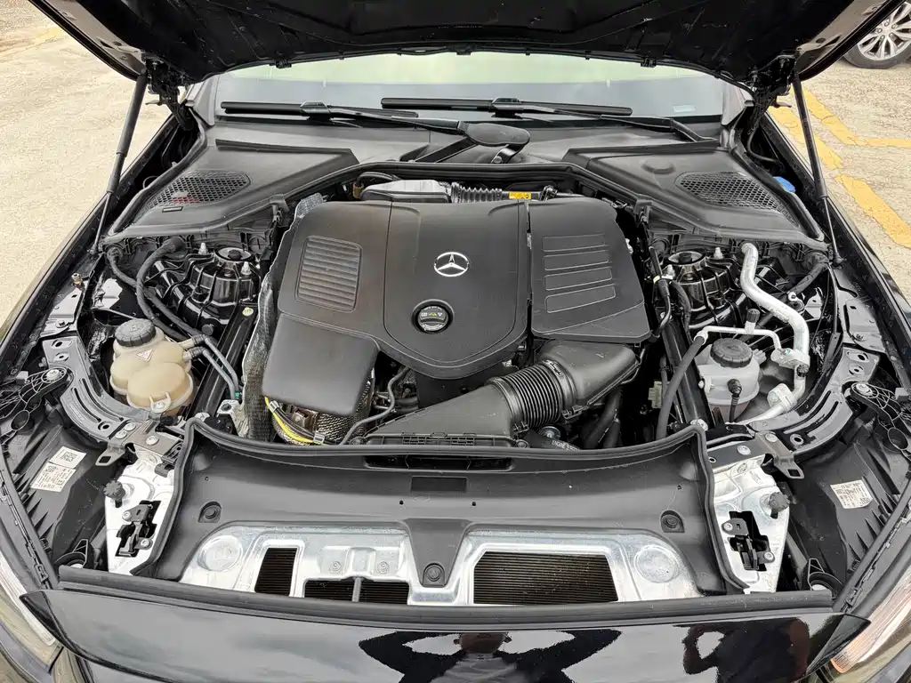 Mercedes-Benz E-Class — миниатюра 16