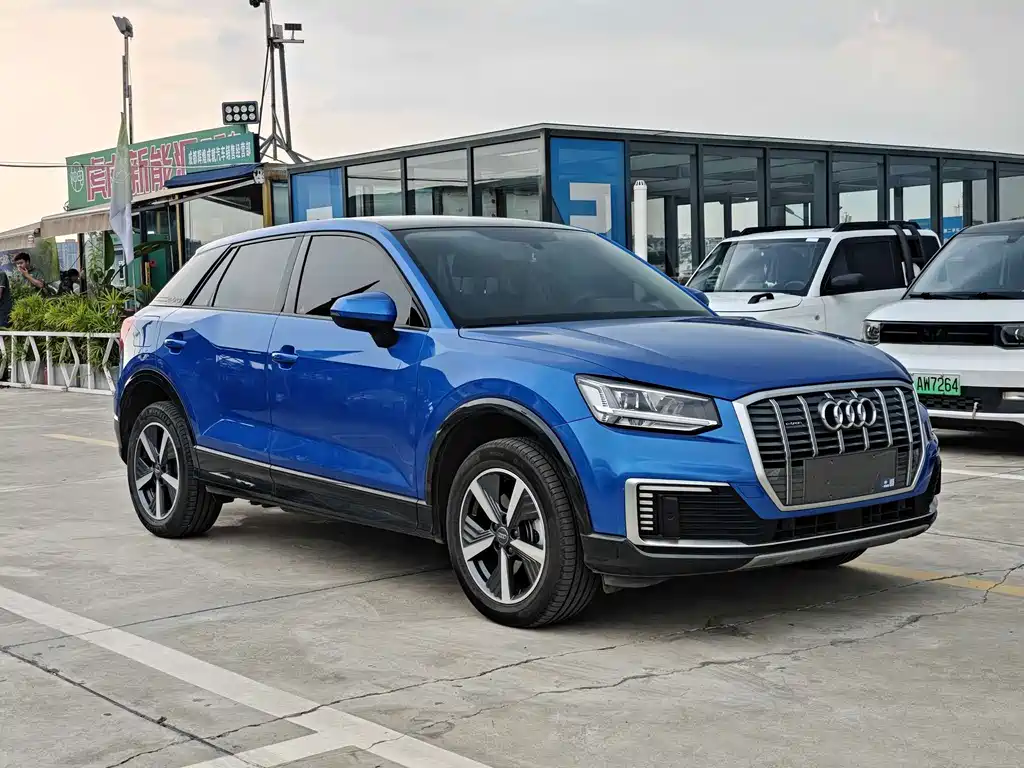 Audi Q2L e-tron — миниатюра 3