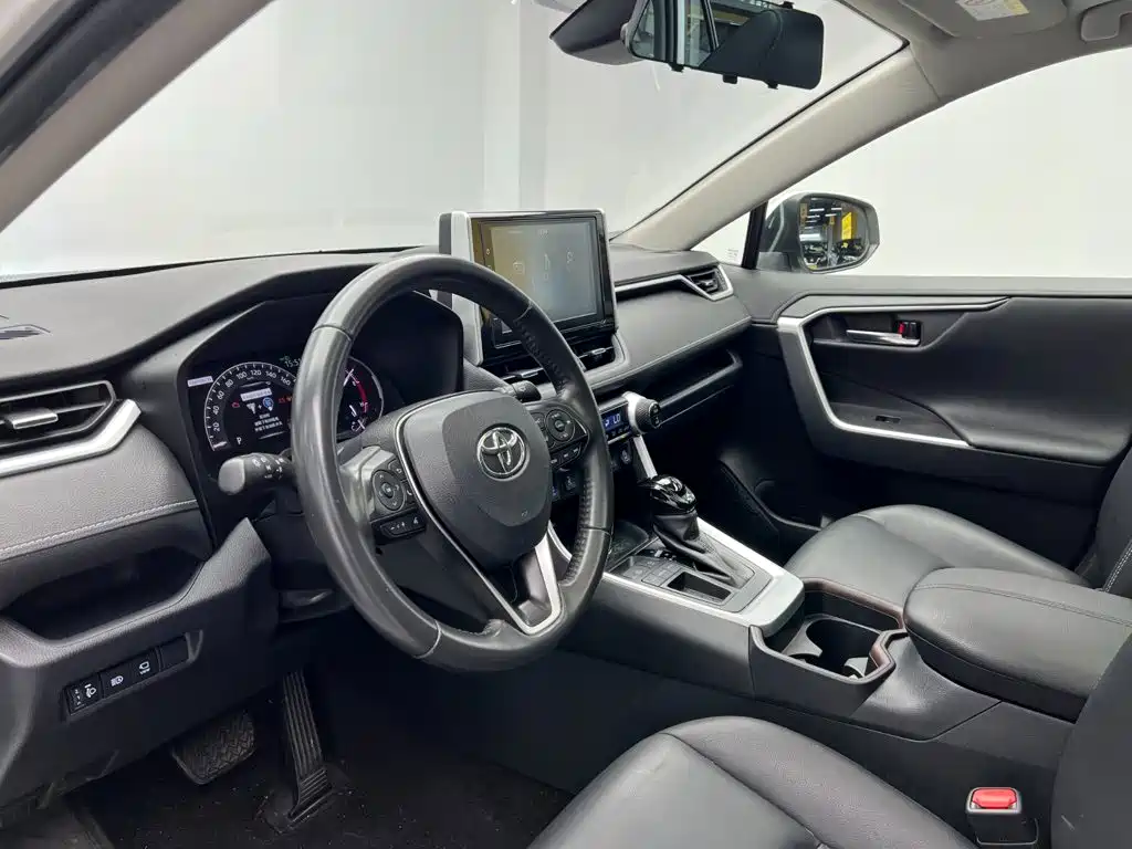 Toyota RAV4 — миниатюра 12