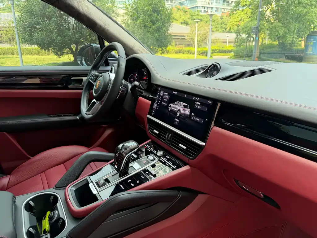 Porsche Cayenne — миниатюра 5