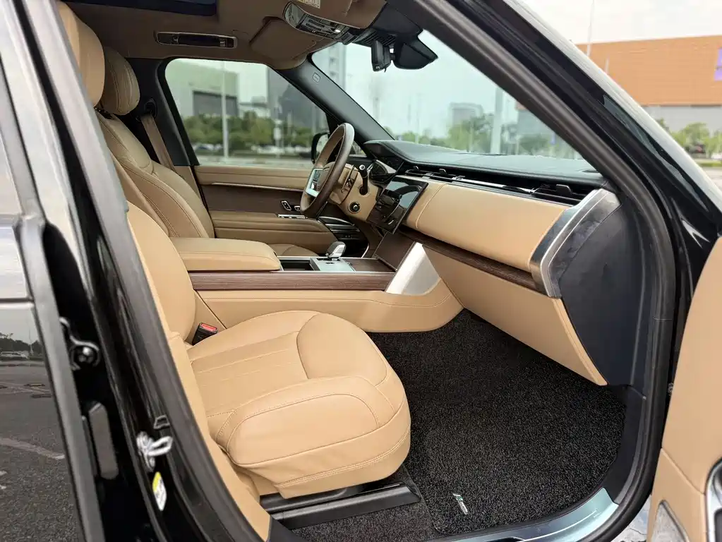Land Rover Range Rover 2024 3.0 L6 400PS Long Wheelbase