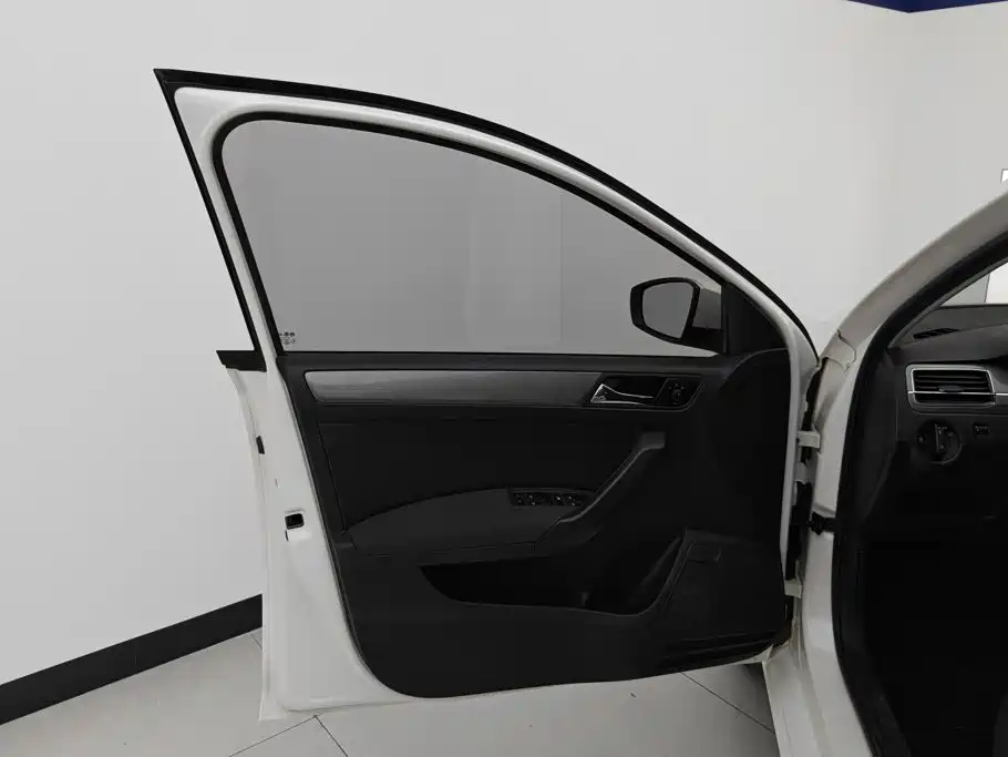 Volkswagen Santana — миниатюра 7