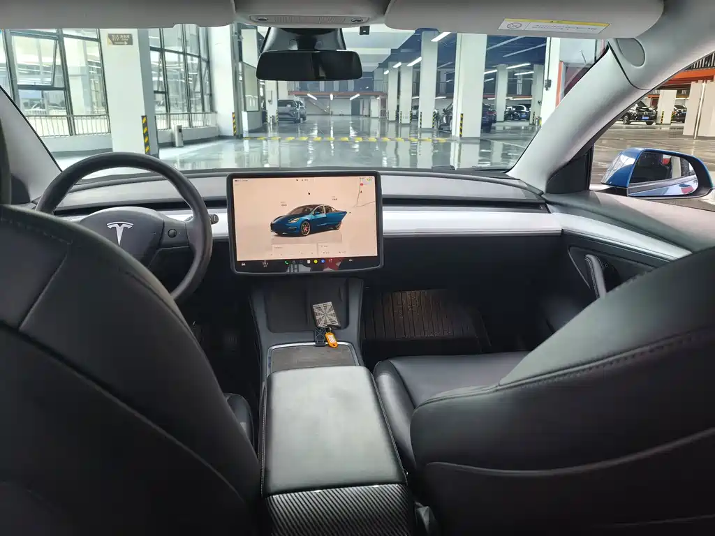 Tesla Model 3 — миниатюра 6
