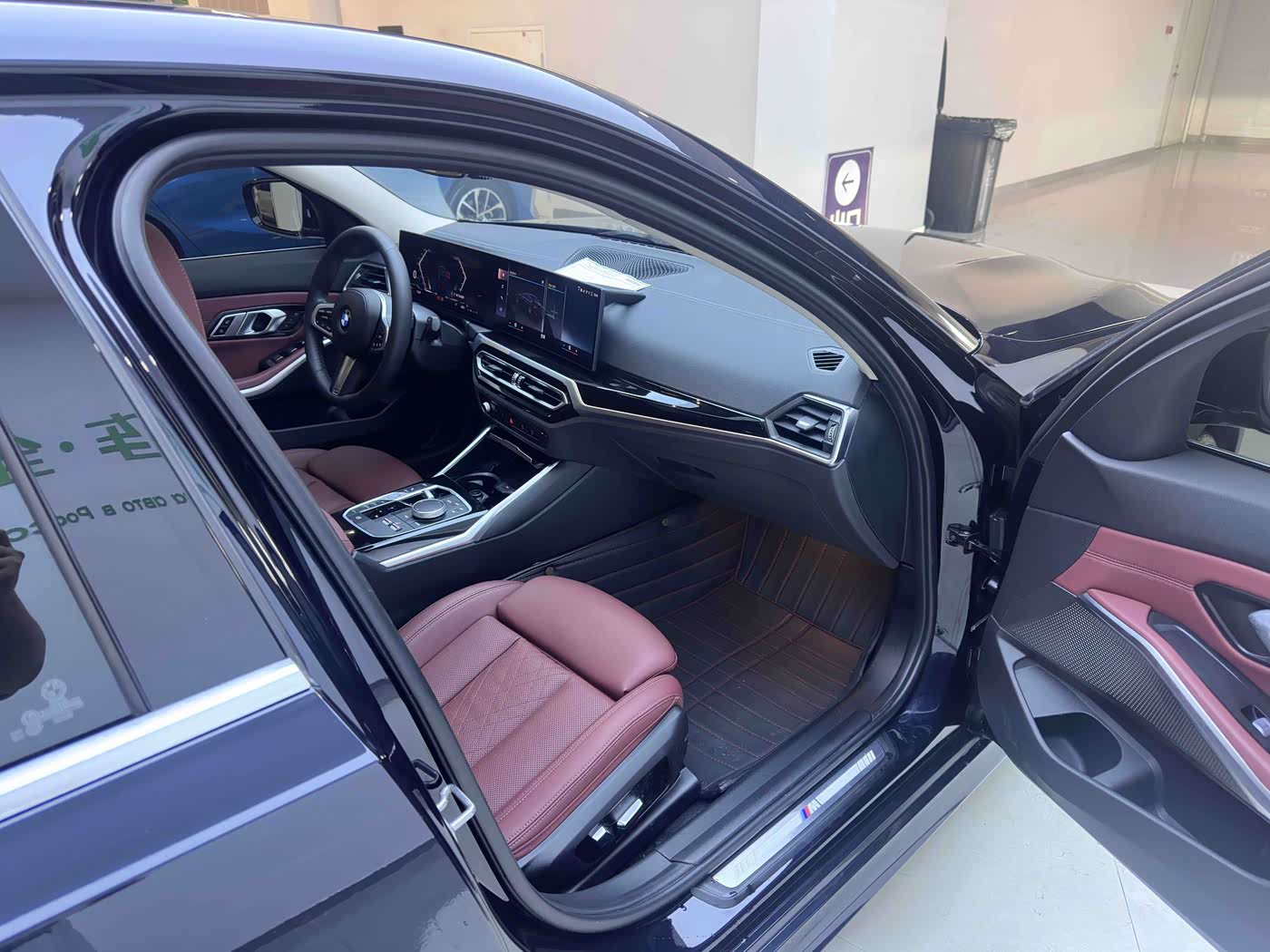 BMW 3 Series 2.0 л 2023 г. Чёрный, пробег 10000 км