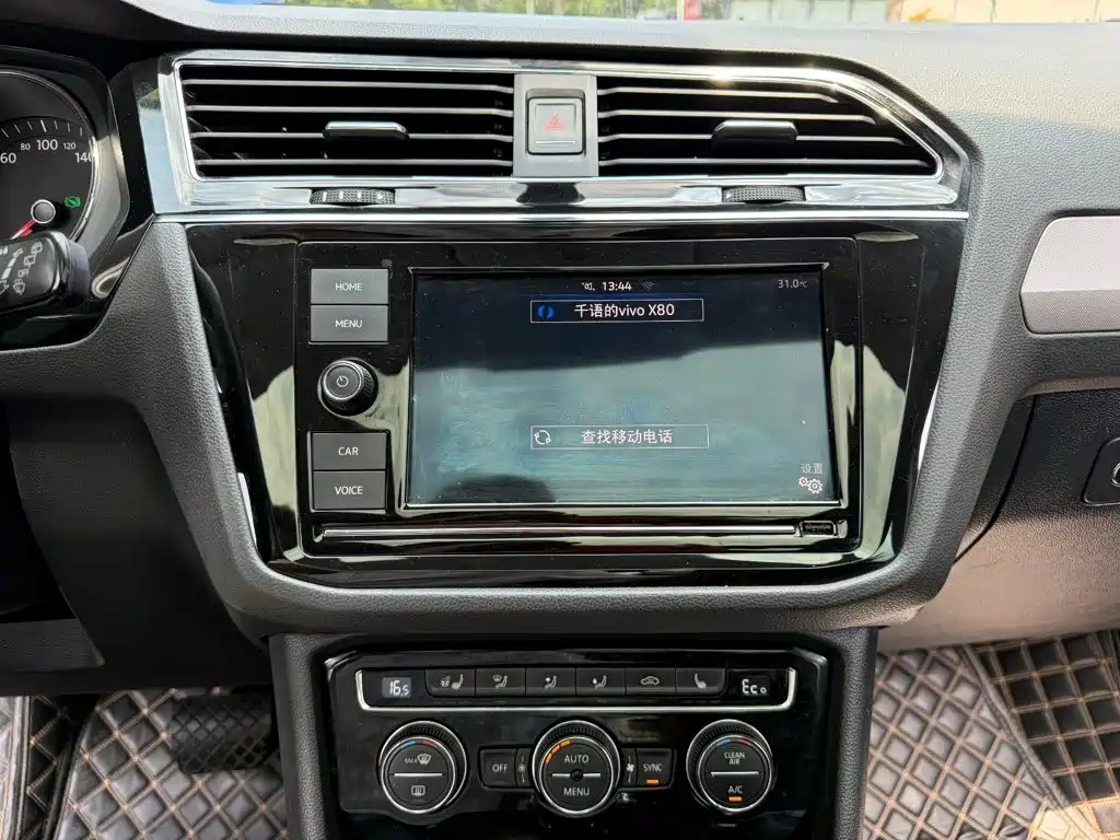 Volkswagen Tiguan L PHEV — миниатюра 10