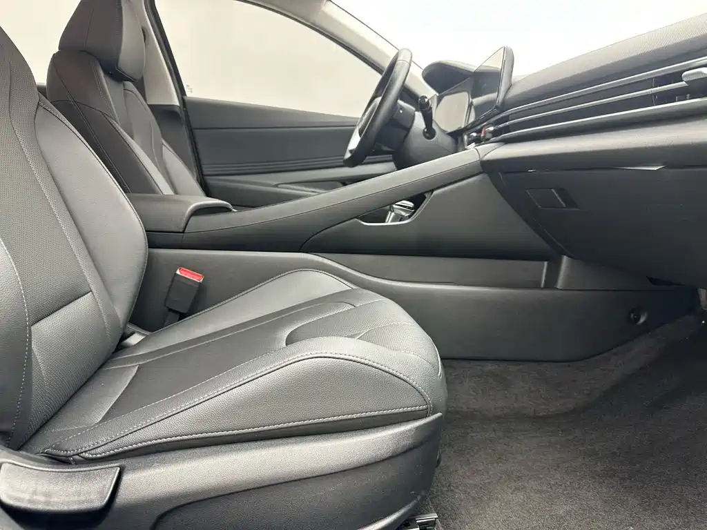 Hyundai Elantra — миниатюра 16