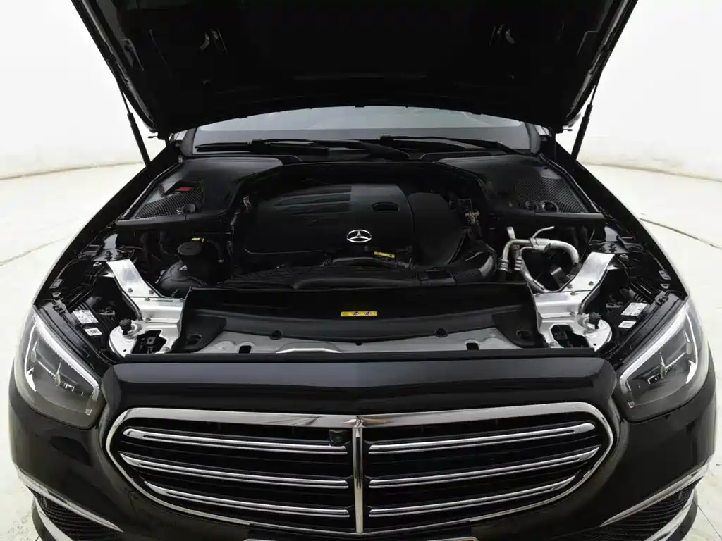 Mercedes-Benz E-Class — миниатюра 12